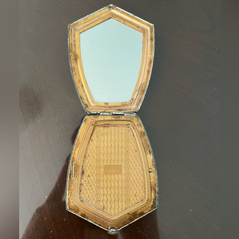 Vintage American Beauty by Elgin Compact 1940’s